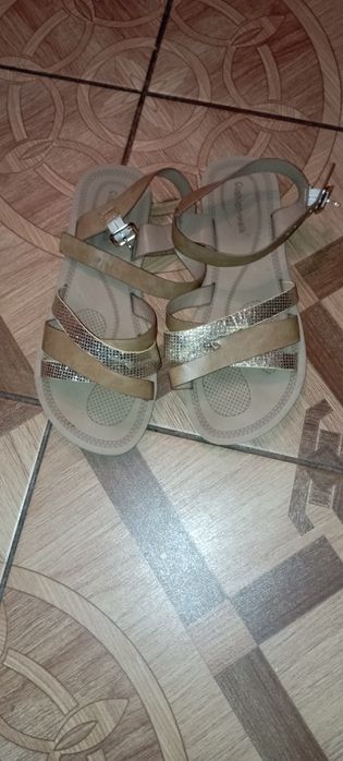 Босоніжки жіночі