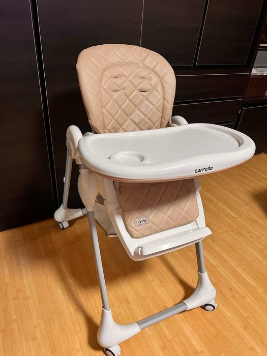Продам дитячій стілець для годування Carello Toffee беж