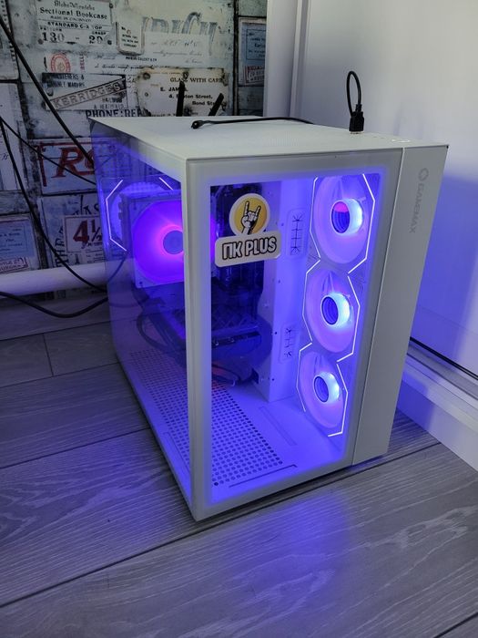 Ігровий комп'ютер з монітором