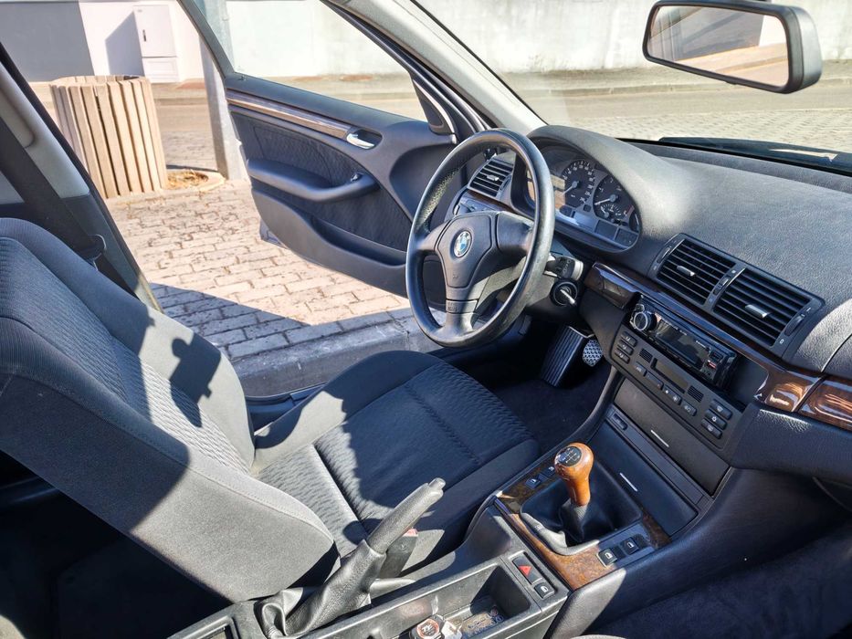 BMW 320D   sedan