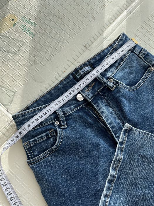 Жіночі джинси с розрізами