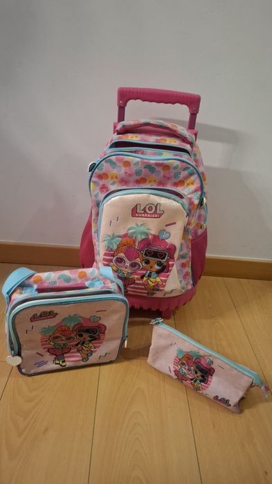 Mochila, lancheira e estojo lol
