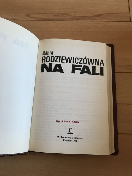 Ksiazka na fali z głuszy
