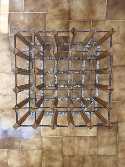Garrafeira / Wine Rack (capacidade: 30 garrafas)