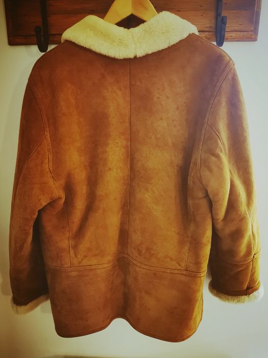 Casaco castanho em pele genuína