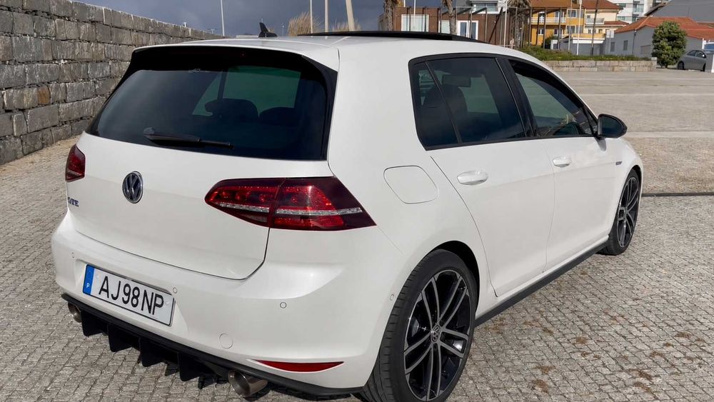 Volkswagen Golf GTE Plug-in Hybrid | DSG | Teto Panorâmico | Couro | LED | Câmara | Revisões VW