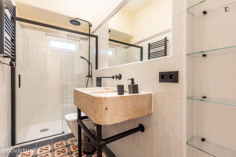 Apartamento com 4 quartos - localizado em Anjos Lisbon