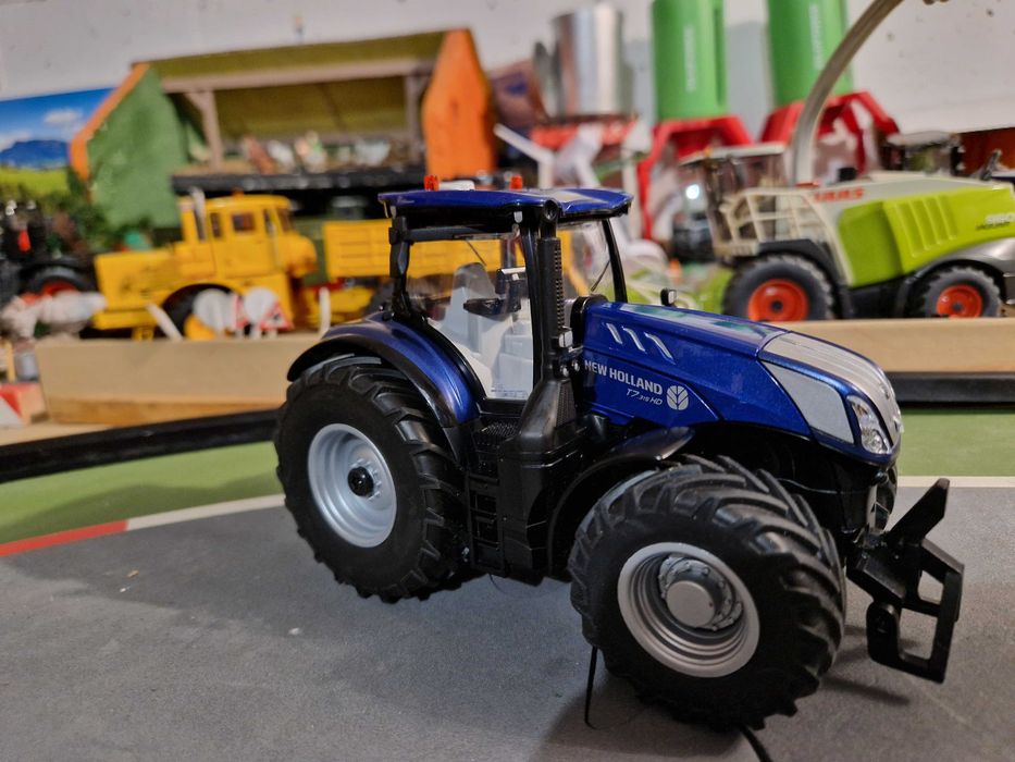 Siku Control 6738 New Holland T7.315 z kołami bliź