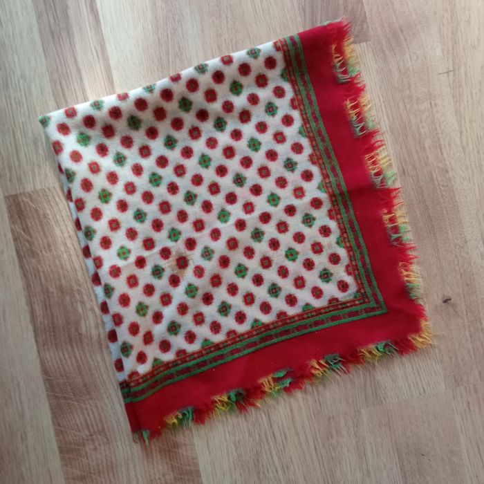 Chustka z cienkiej wełenki PRL 60x66 cm
