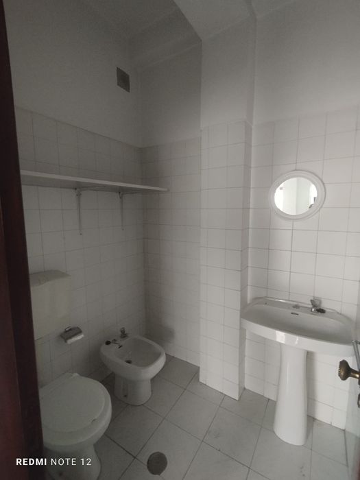 Loja em Coimbra para arrendamento.