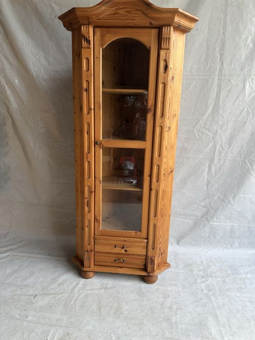 Witryne z litego drewna