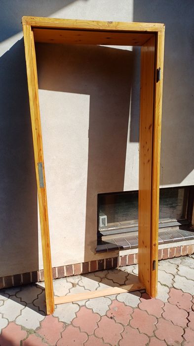 Drzwi drewniane sosnowe z futrynami 2 szt