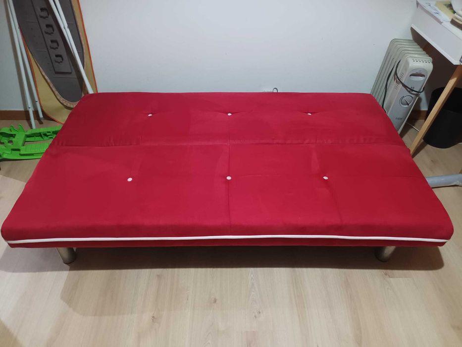 Sofá Cama vermelho em excelente estado