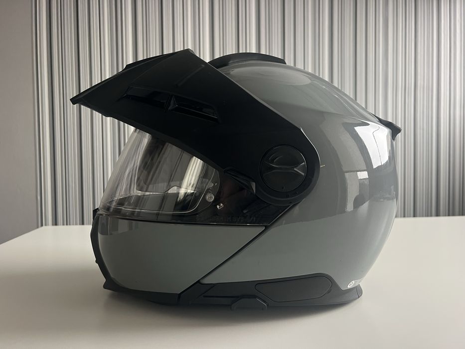 Schuberth E2 rozm. L oraz XXL - szary + dodatkowy wizjer