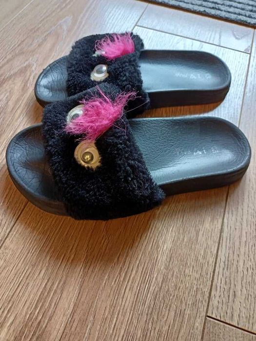 Klapki włochate r. 31