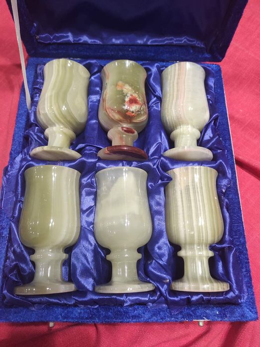 Рюмки и бокалы из оникса. Оригинальный подарок