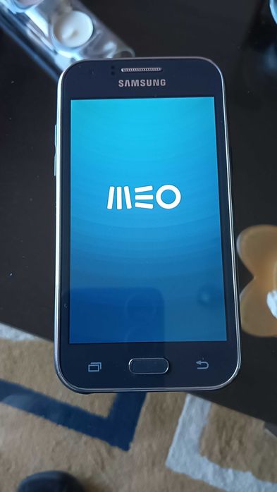 Telemóvel Samsung GALAXY J1
