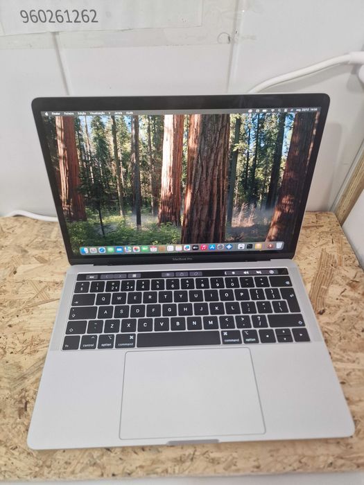 MacBook Pro TOUCH BAR 2019 i7 16gb ram com varios programas.
