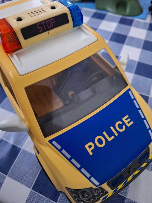 diversos conjuntos e carros da Playmobil completos