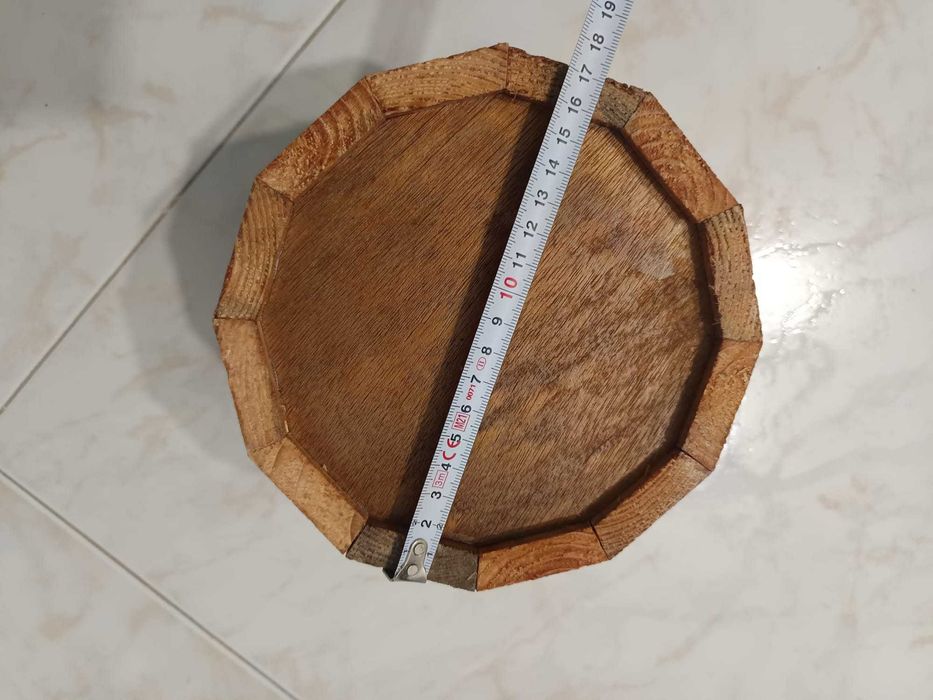 3 Vasos em madeira envernizada