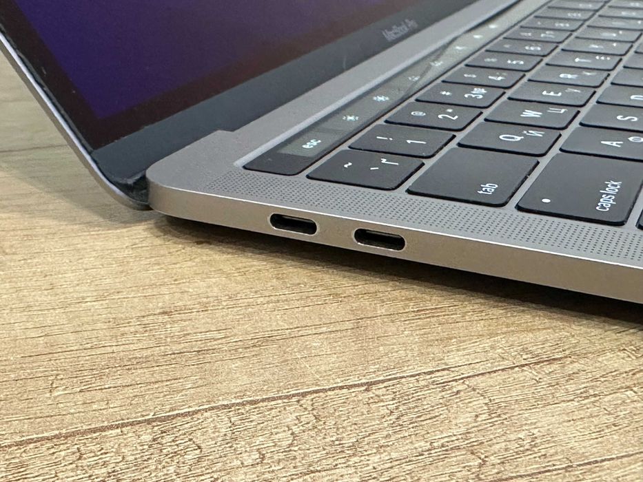 Apple MacBook Pro 13"  i5 16Gb 256Gb