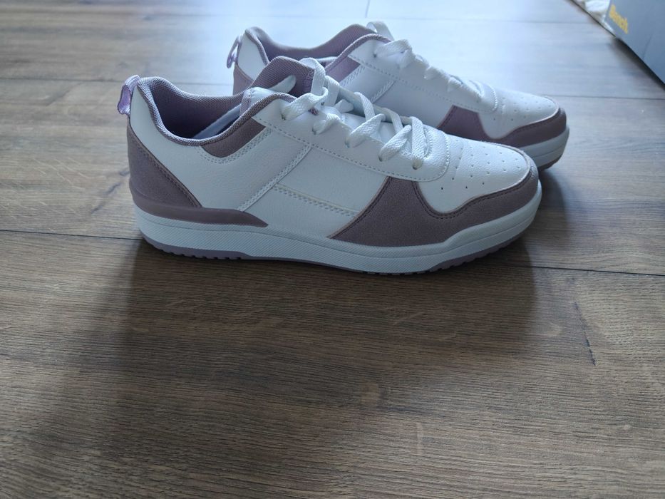 Nowe sneakersy damskie
