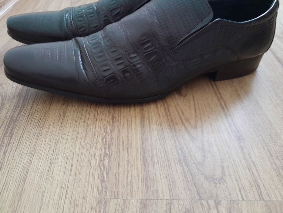 Продам кожаные  туфли  р.44