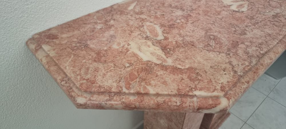Consola em mármore rosa