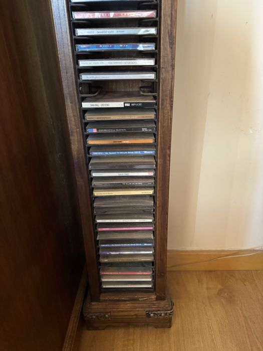 Móvel de Cd’s castanho