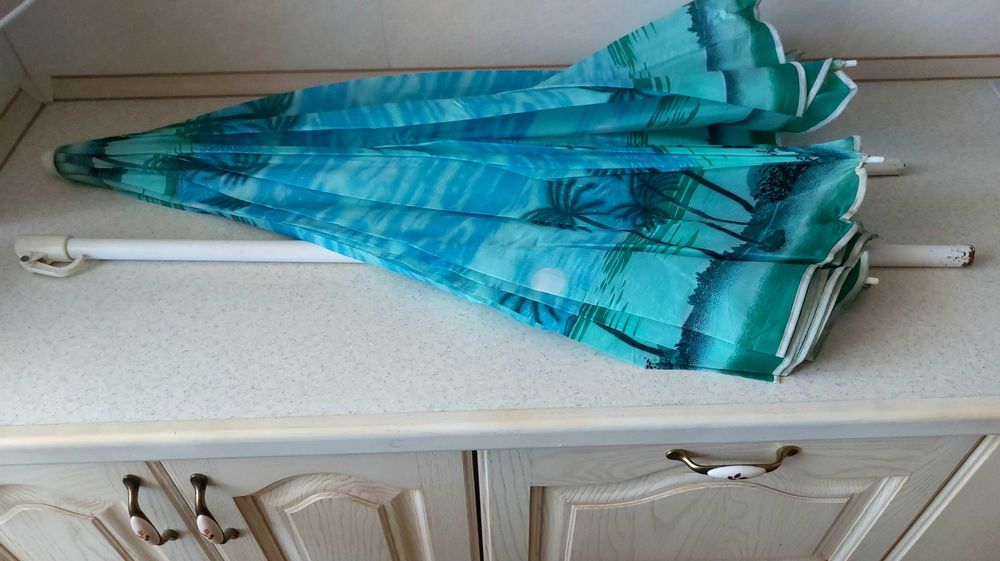 Зонты от солнца на пляж; от дождя, в т.ч. на реабилитацию