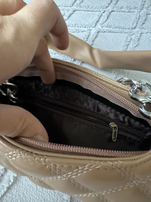 Сумка у беживому кольорі