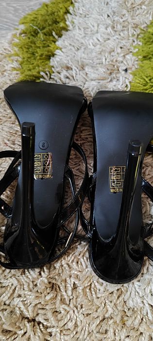 Босоніжки  модельні нові