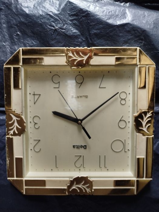 Часы настенные разные. (договорная).