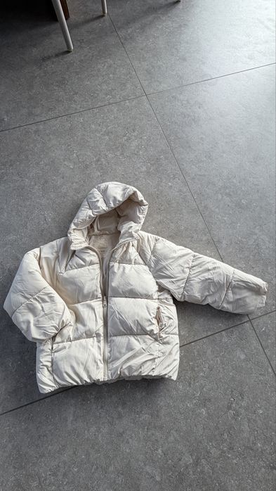 Тепла куртка Zara на 9-10 років 140 см