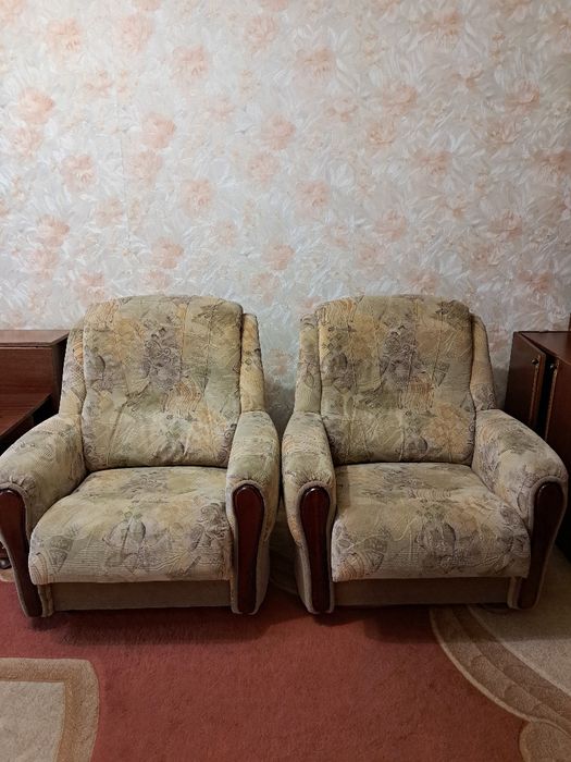 Комплект із 2 м'яких крісел у чудовому стані