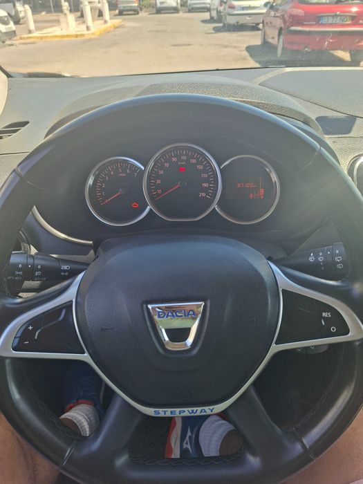 Vendo Carro Dacia lodgy 2021 7 lugares + empresa TVDE de 2 anos