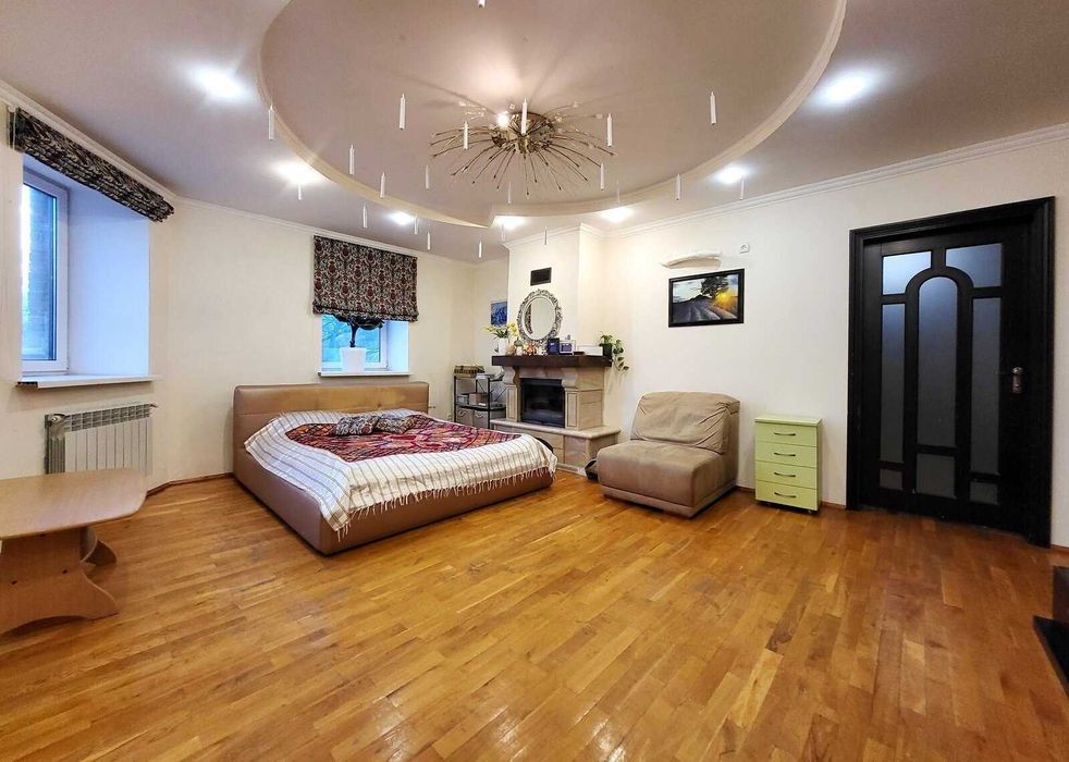 Продам квартиру з гаражем в Центрі міста