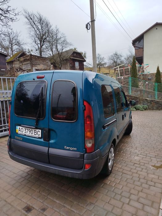Автомобіль Рено Кенго
