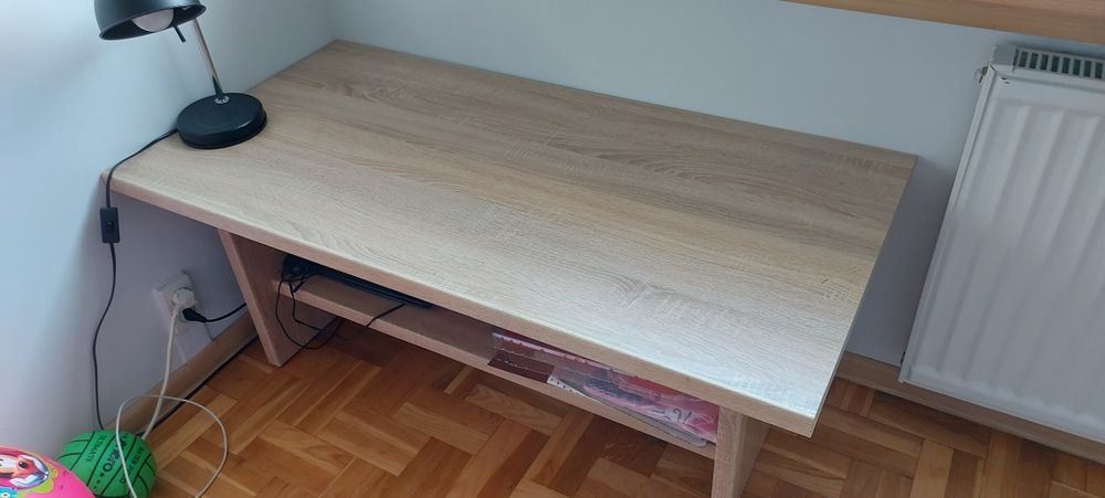 Nowoczesna wytrzymała ława w idealnym stanie