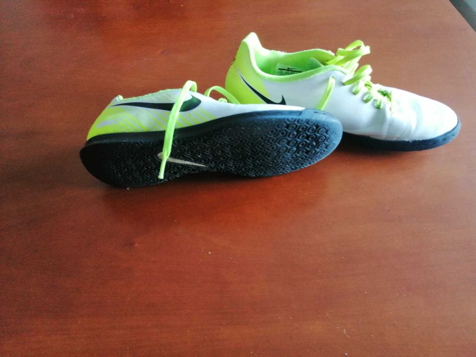 Vendo ténis da marca NIKE, de Futsal, Corrida e Casuais