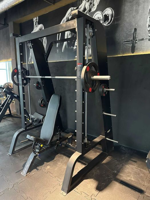 Maszyna smitha -suwnica Nowa FV  siłownia pokój personalny