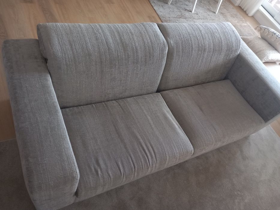 URGENTE - Sofá de 3 lugares de alta qualidade. Como novo!