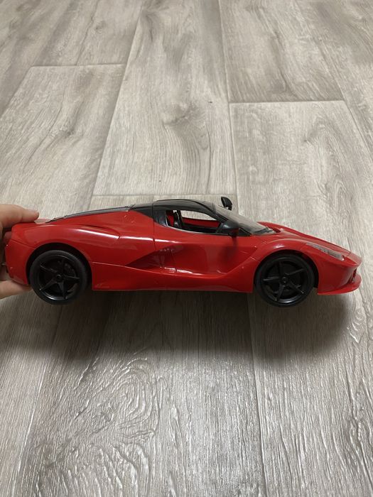 Машинка на радіокеруванні