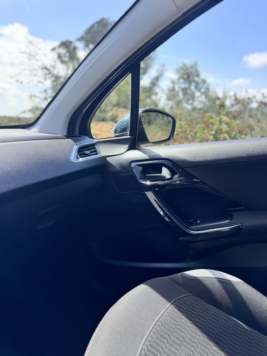 PEUGEOT 208 1.2 ALLURE NACIONAL Otimo estado