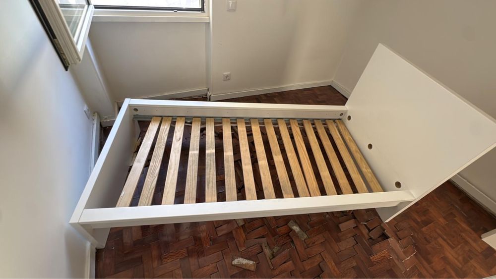 Camas de solteiro brancas (2 unidades) – bom estado