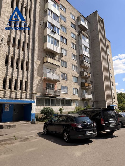 Простора 4-кімнатна квартира