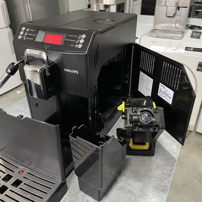 Кофемашина Philips HD 8841 из Германии от бслужена гарантия