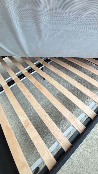 Cama de casal Ikea