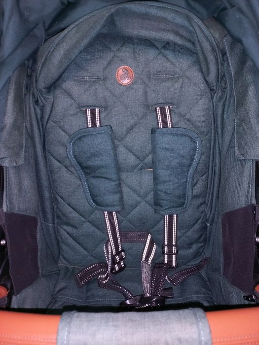 Продам прогулянковий візок, коляску  Carello Supra, надувні колеса.