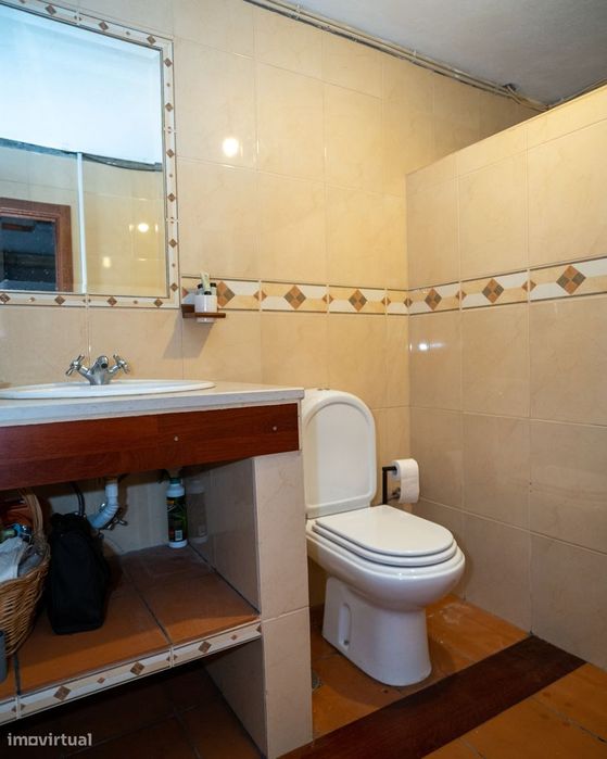 Moradia Bifamiliar Duplex com Garagem, e Quintal Privado em  Foz Côa